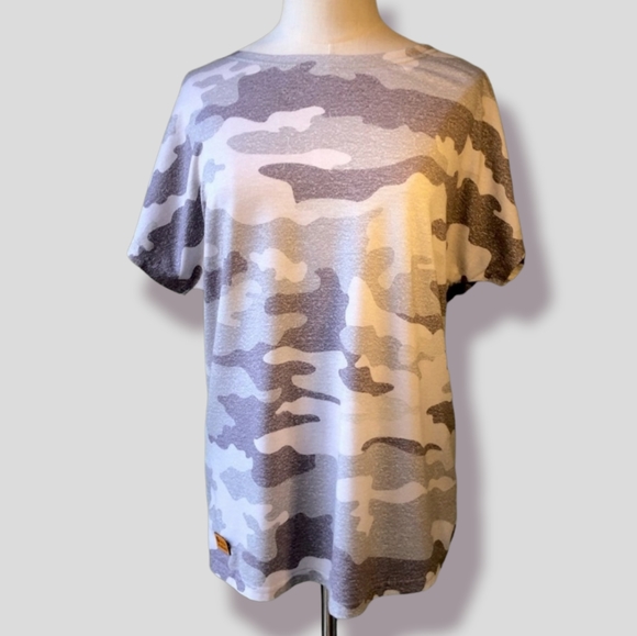 Simply Southern twist back distressed camo shirt - Picture 1 of 5